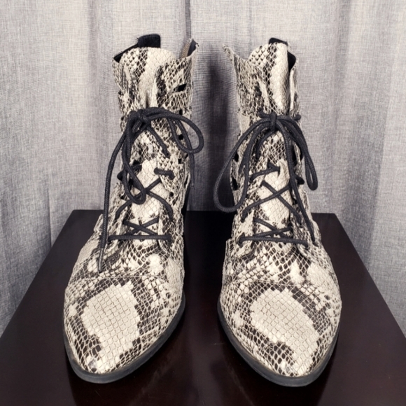 Snake Cut-out Ankle Booties 9.5 - Picture 4 of 8